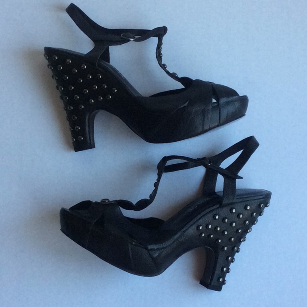 Authentic Thomas Wylde heel pumps Sz 6